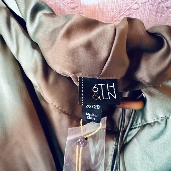 Lane Bryant 6th & Lane Olive Green Satin Cargo Full Leg Pants, 26/28 NWT - Picture 3 of 4